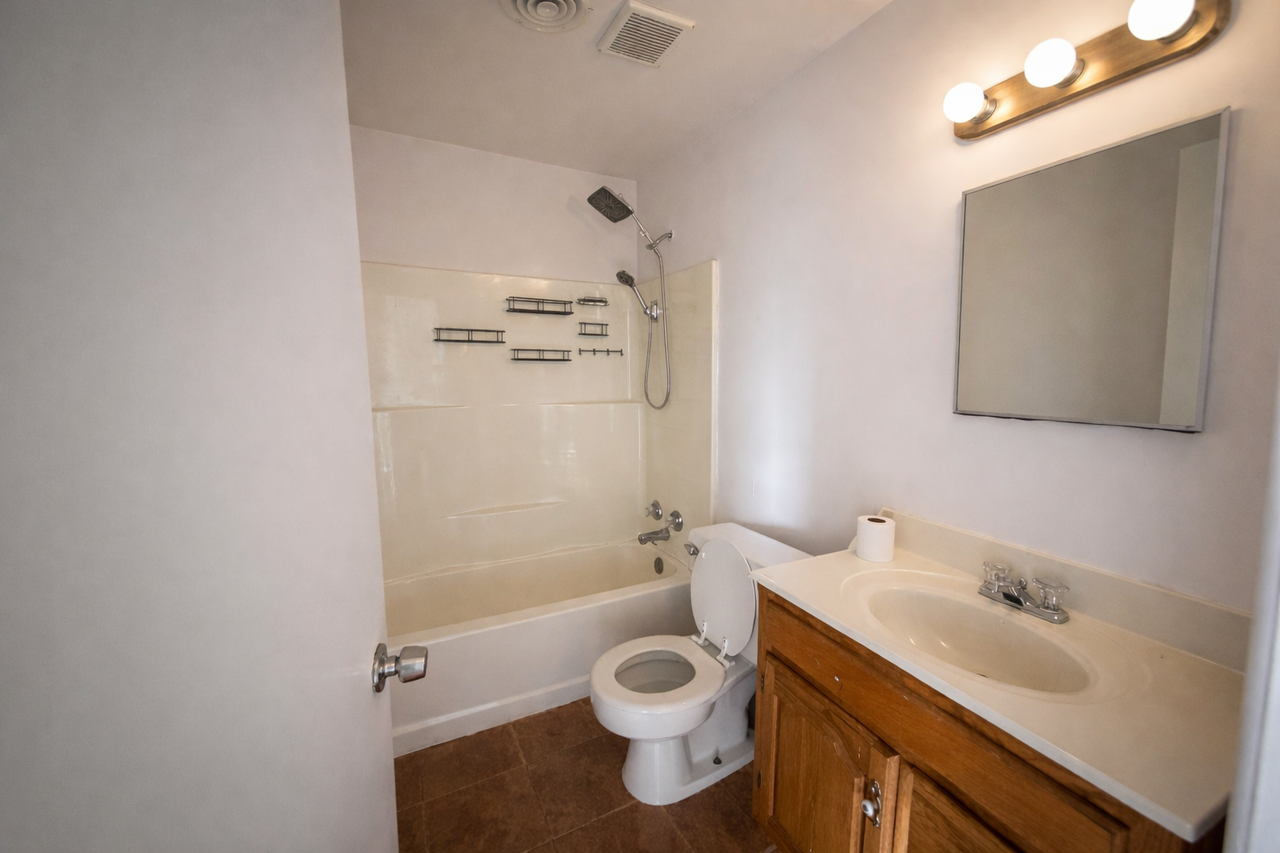 411 Pinewood Ave #1 - Photo 5 of 9