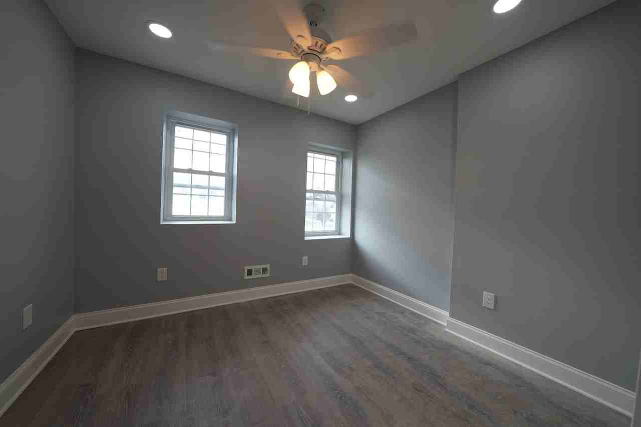 900 Haws Ave - Photo 4 of 22