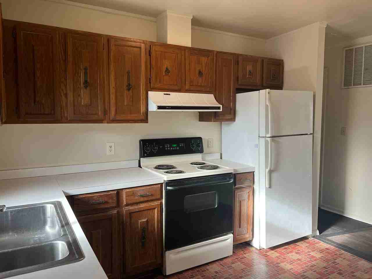 802 Yorktown Blvd - Photo 2 of 13