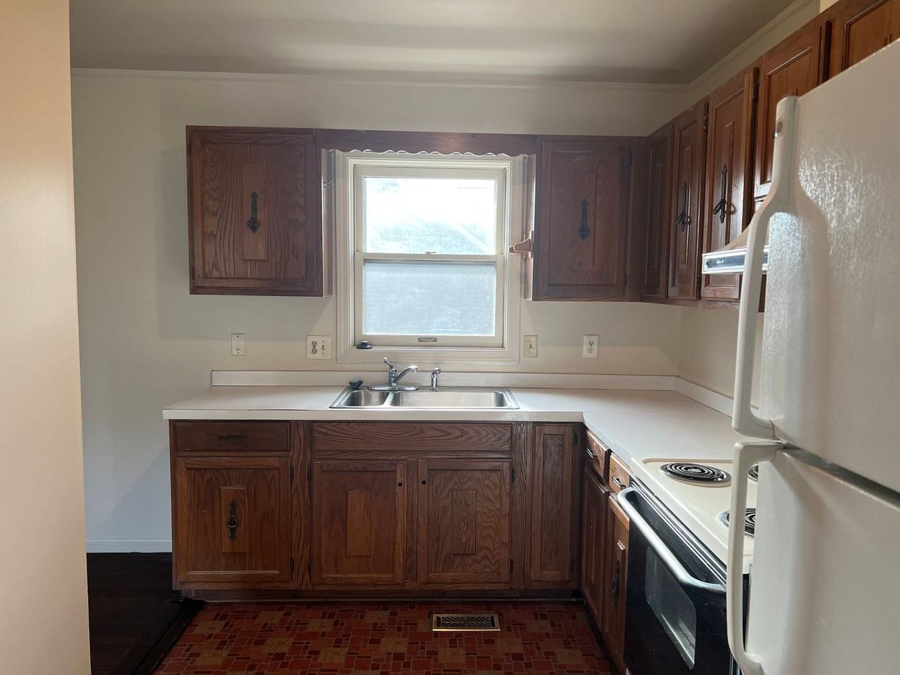 802 Yorktown Blvd - Photo 5 of 13