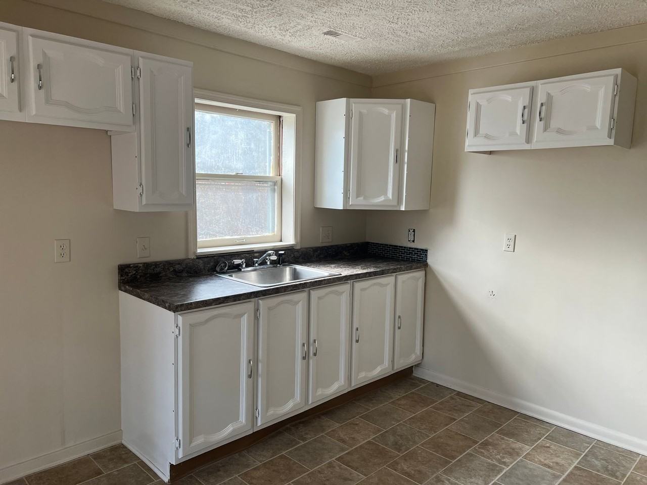 802 Yorktown Blvd - Photo 6 of 13