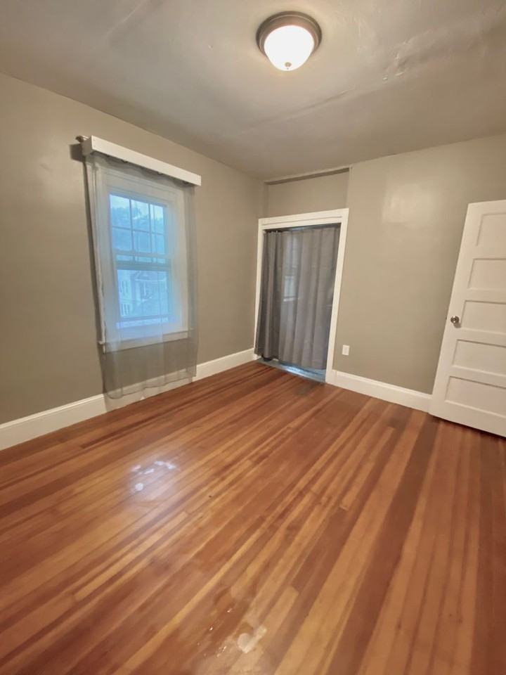 14 Ledyard St - Photo 6 of 11