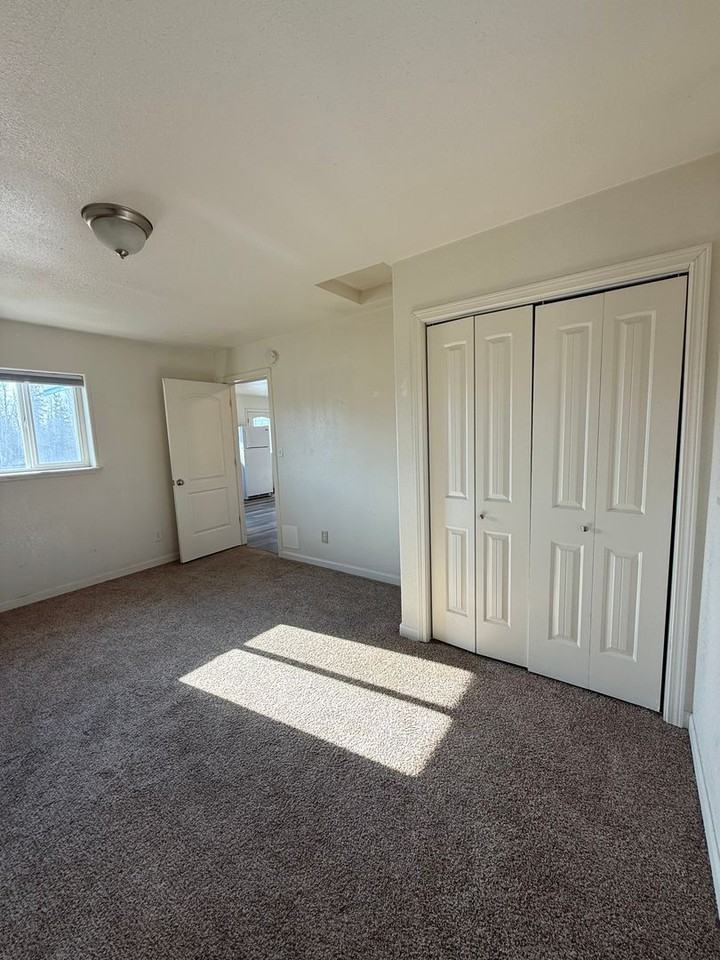 1678 N Williwaw Way - Photo 4 of 7