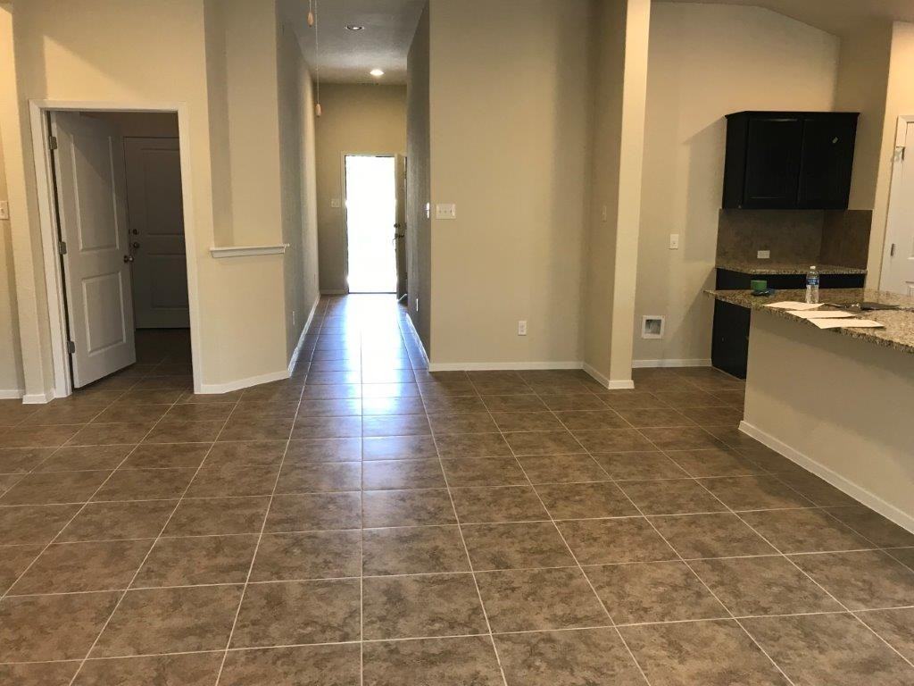 21607 Surrey Ln - Photo 3 of 25