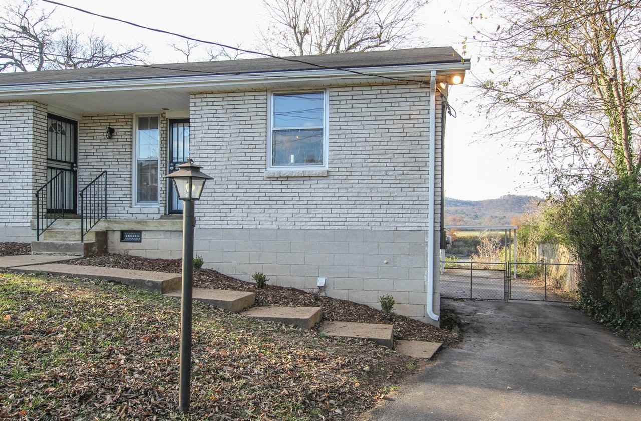 439B Capri Dr - Photo 3 of 17
