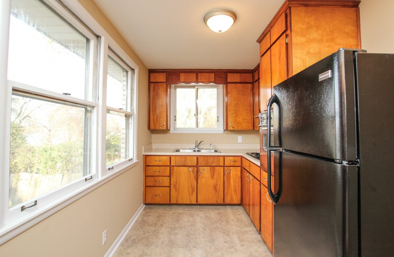 439B Capri Dr - Photo 4 of 17