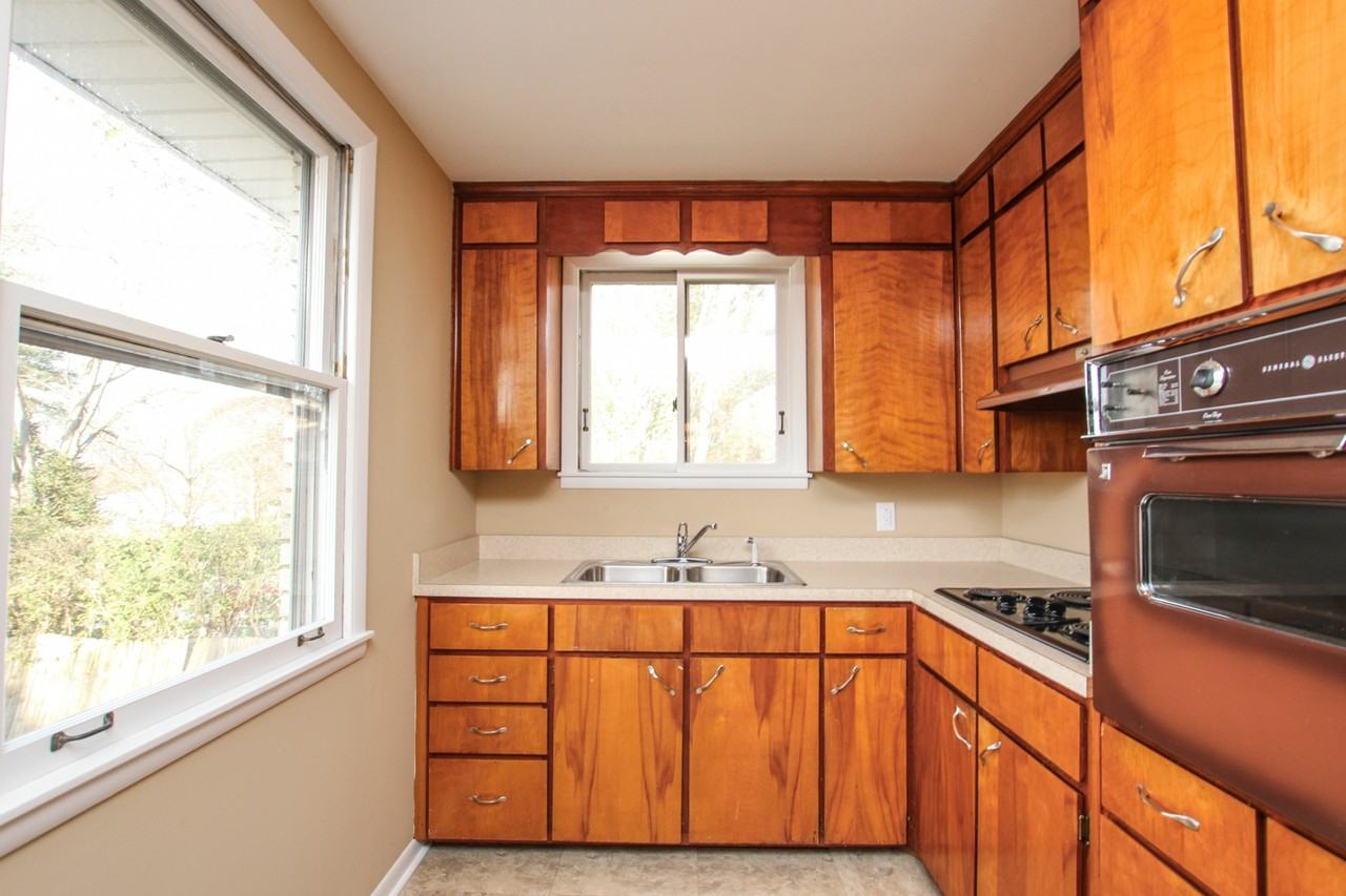 439B Capri Dr - Photo 5 of 17
