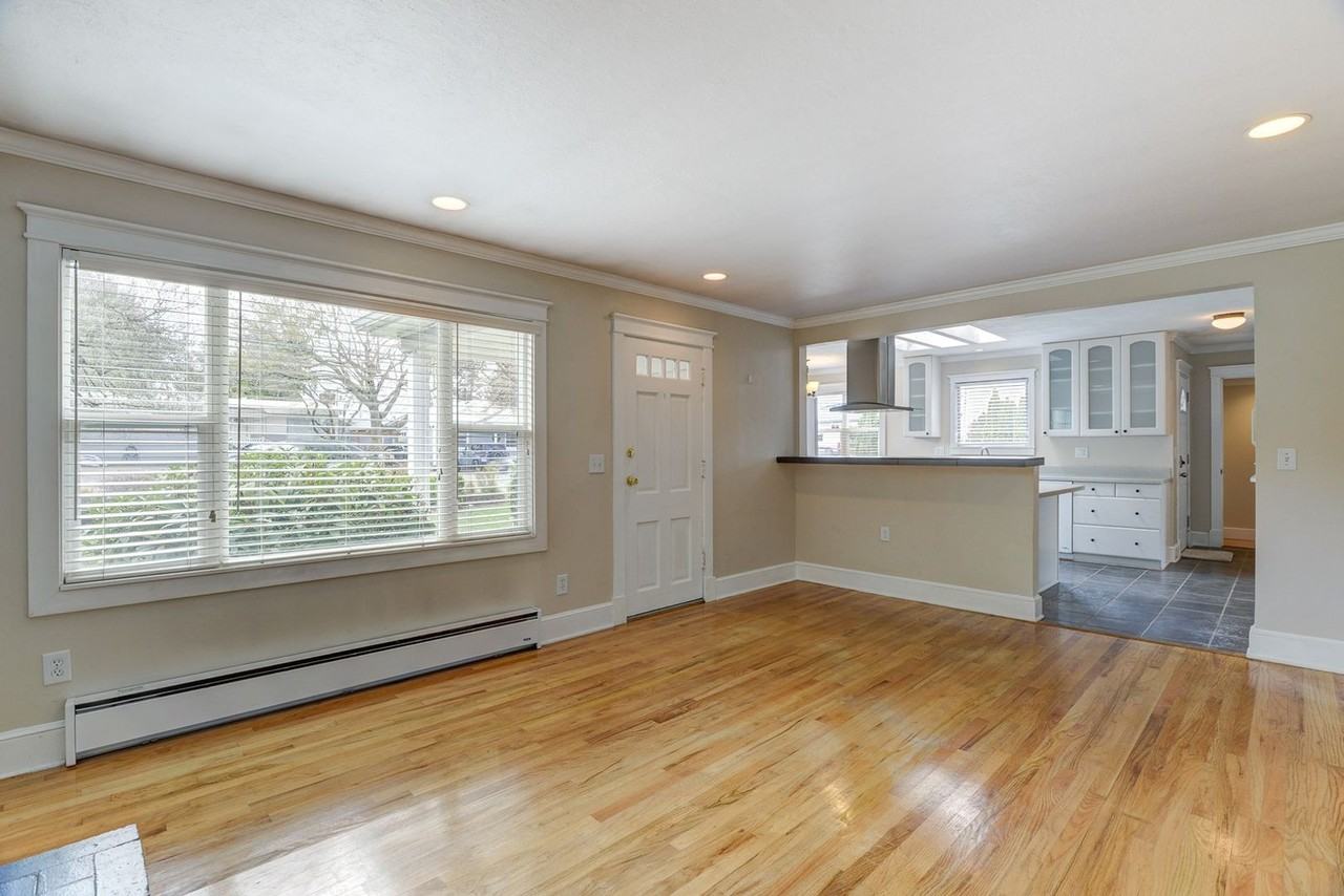 1104 N 30th St - Photo 4 of 20