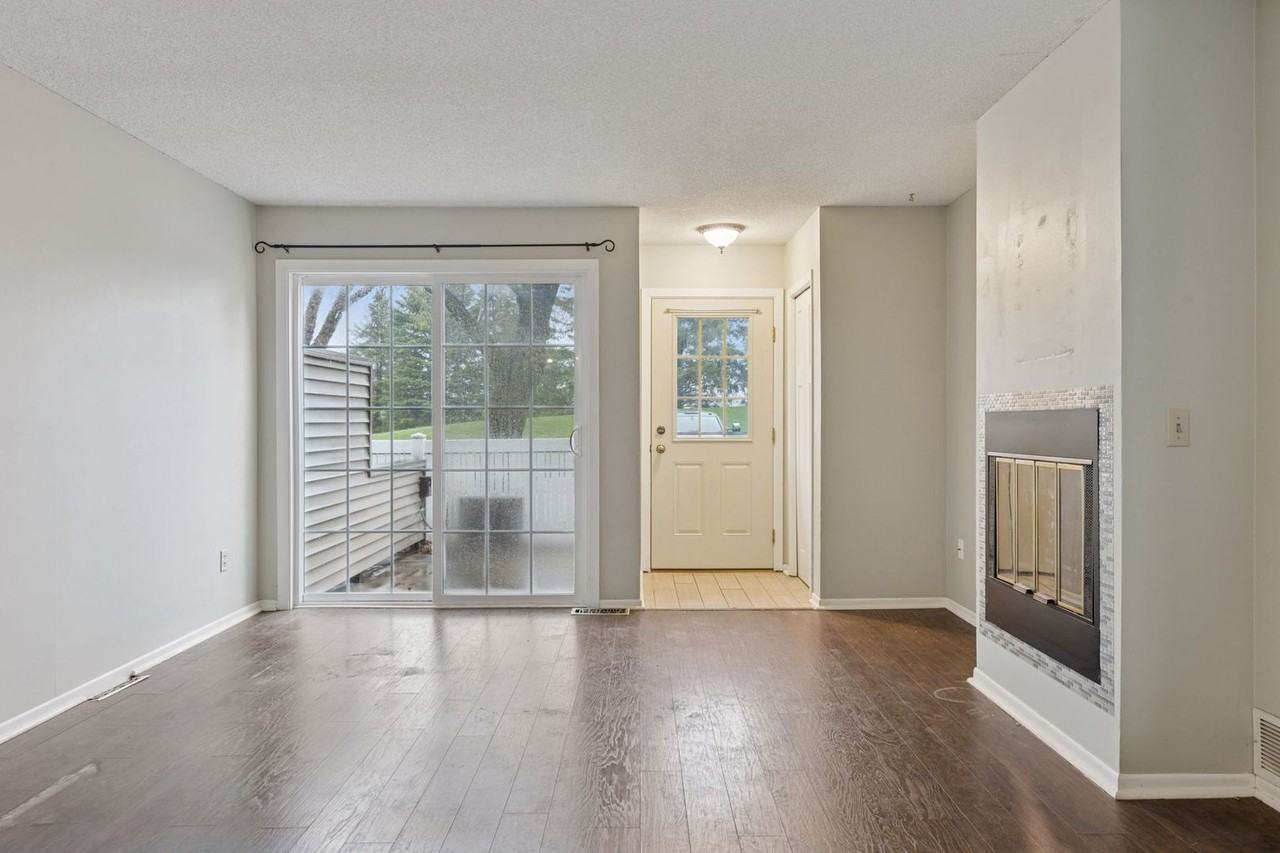 10045 Russell Ave N - Photo 6 of 27