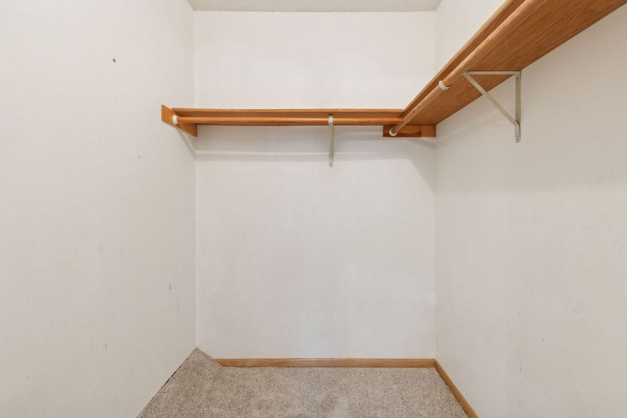 10045 Russell Ave N - Photo 7 of 27