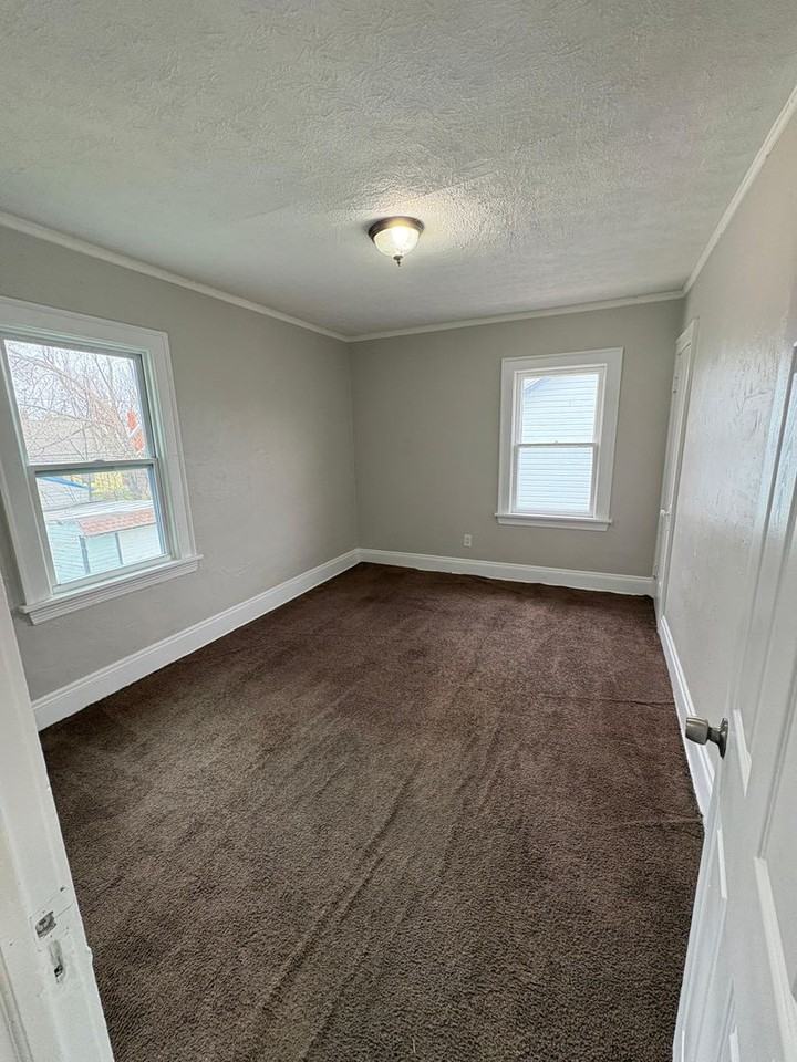 13203 Alvin Ave - Photo 4 of 11