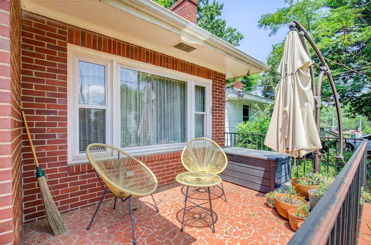 16 S Pettigrew St - Photo 3 of 50