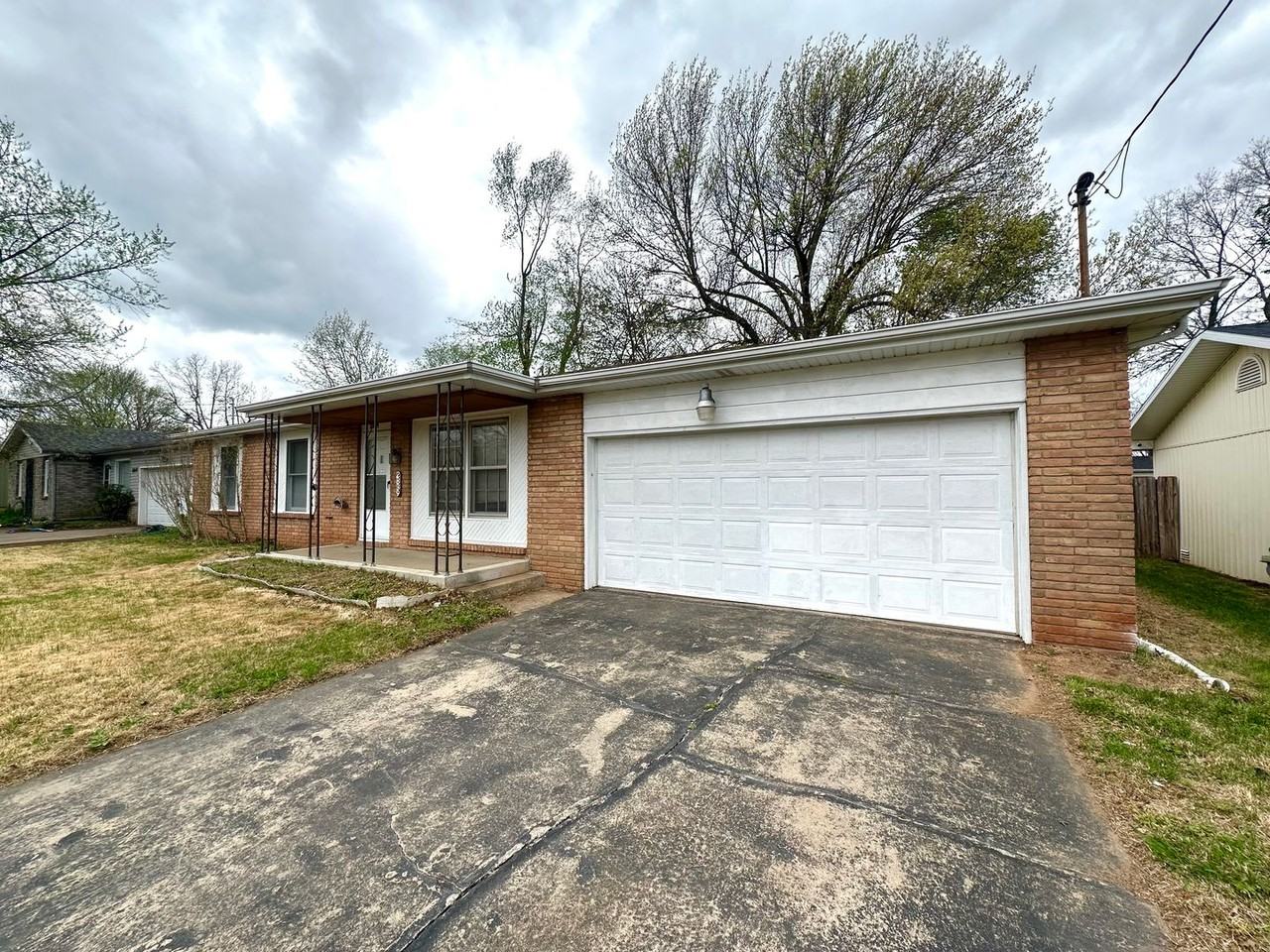 2839 S Dayton Ave - Photo 3 of 26