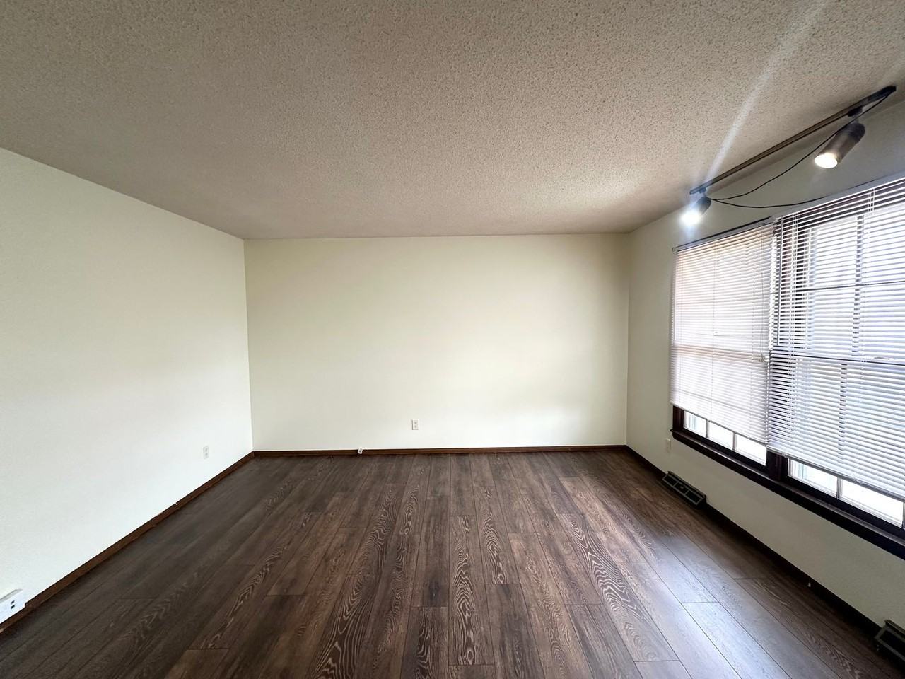 2839 S Dayton Ave - Photo 5 of 26