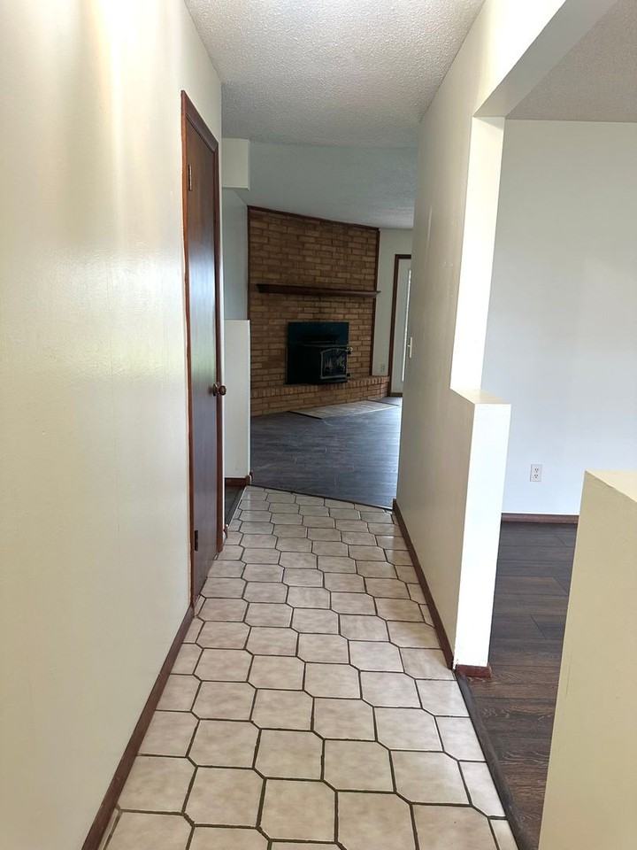 2839 S Dayton Ave - Photo 6 of 26