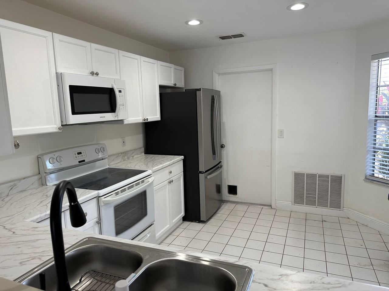 189 Chicago Woods Cir - Photo 3 of 15