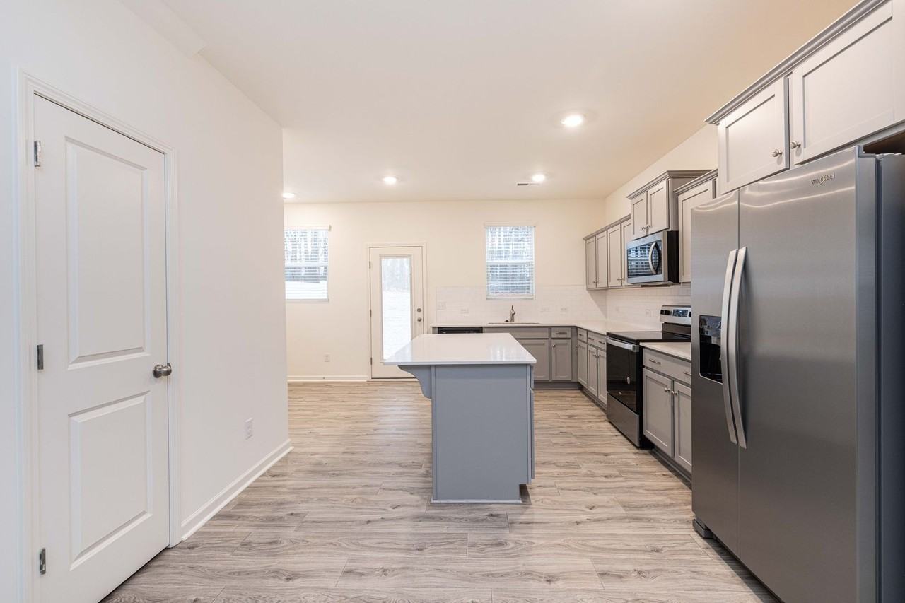 472 Kincaid Rd - Photo 5 of 19