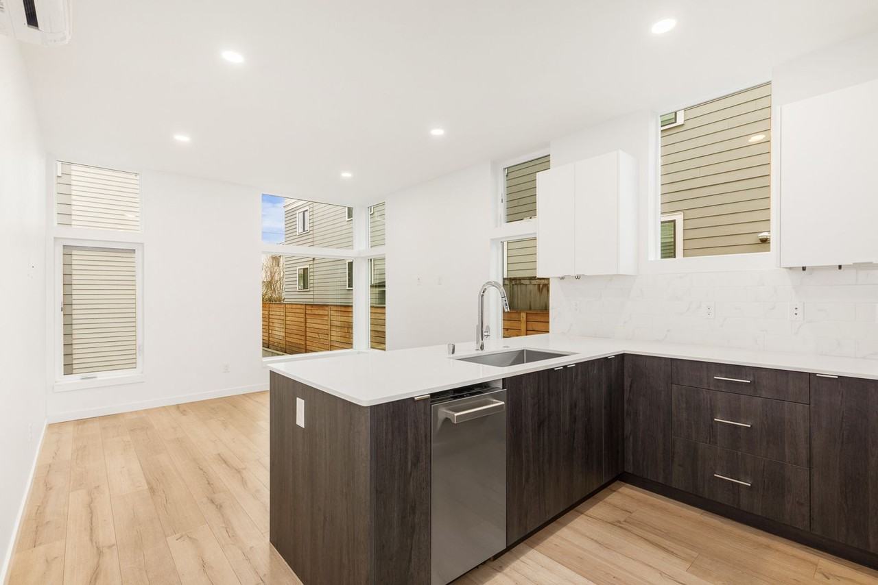 8547 Midvale Ave N - Photo 4 of 16