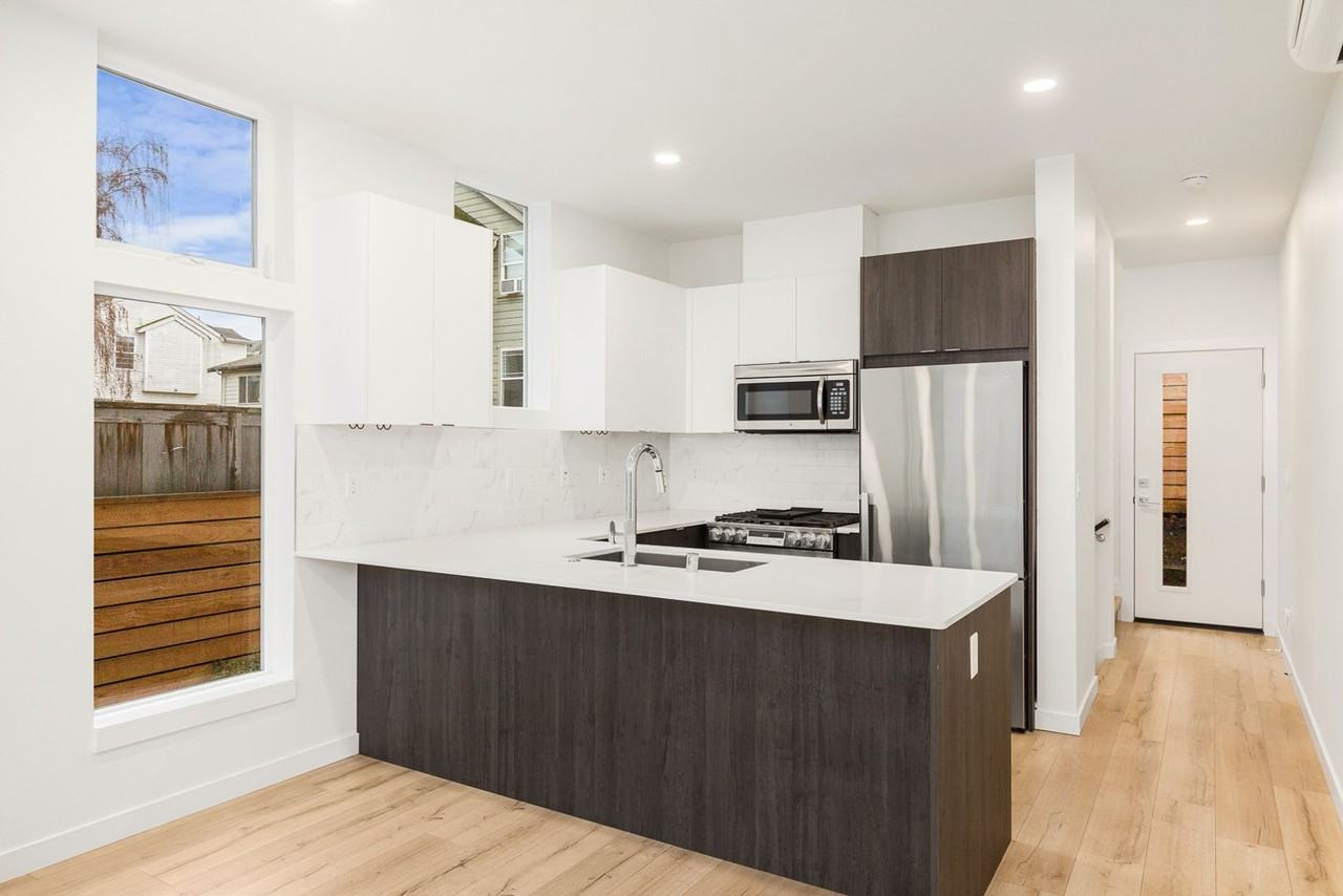 8547 Midvale Ave N - Photo 7 of 16