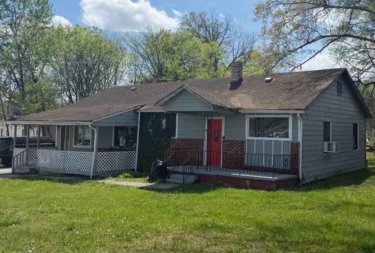 2426 Cloud Springs Rd - Photo 2 of 15