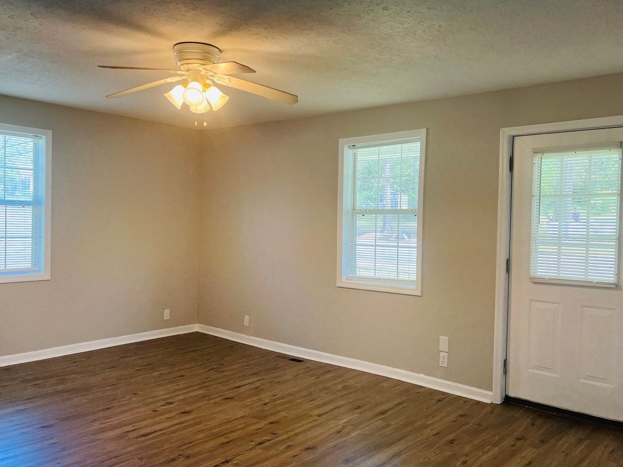 900 Park Ave - Photo 4 of 33