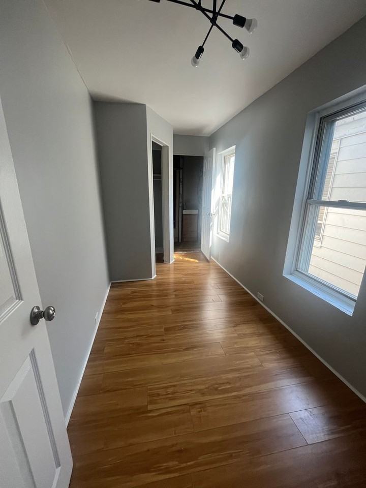 125 Moss St - Photo 2 of 15