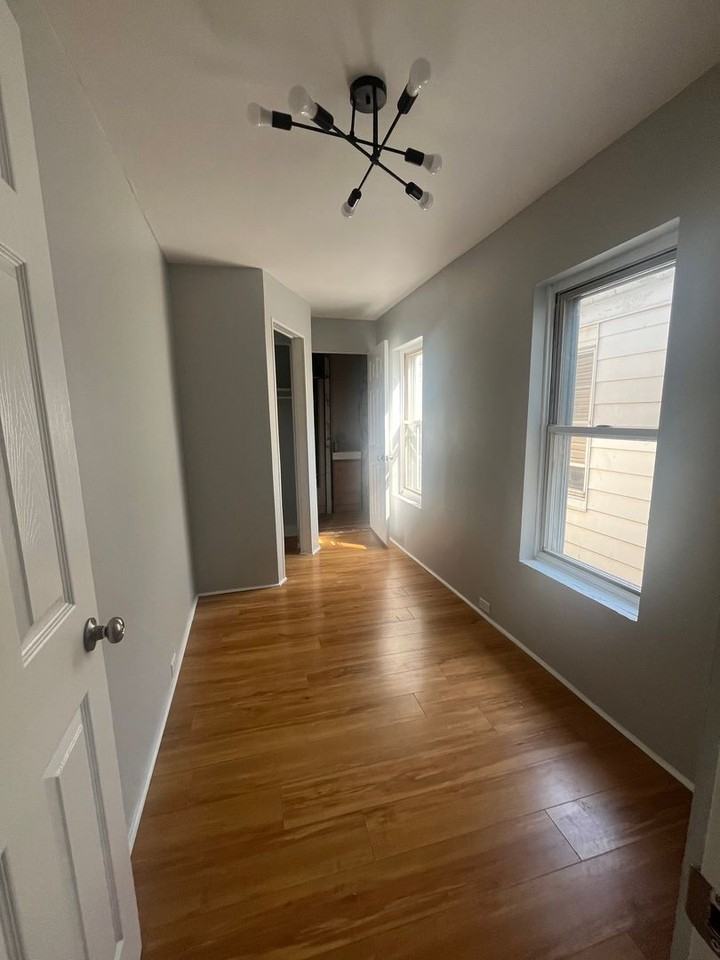 125 Moss St - Photo 3 of 15