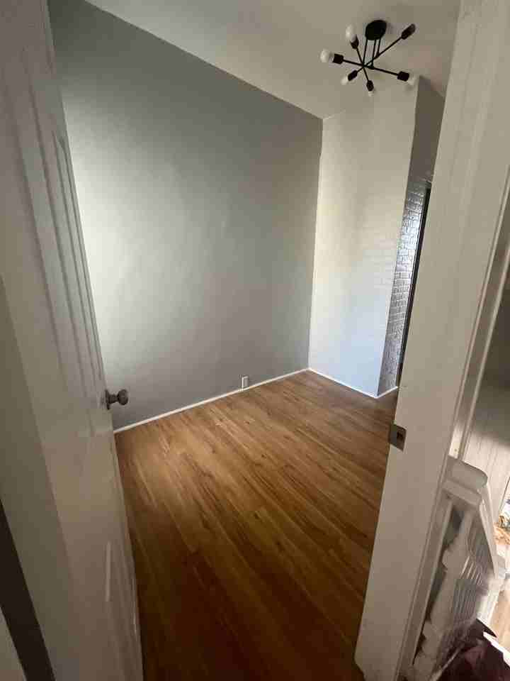 125 Moss St - Photo 4 of 15