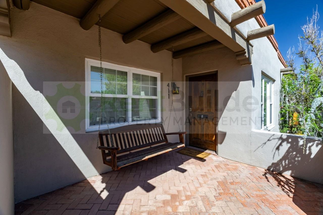 411 Wellesley Dr Se #A - Photo 2 of 28