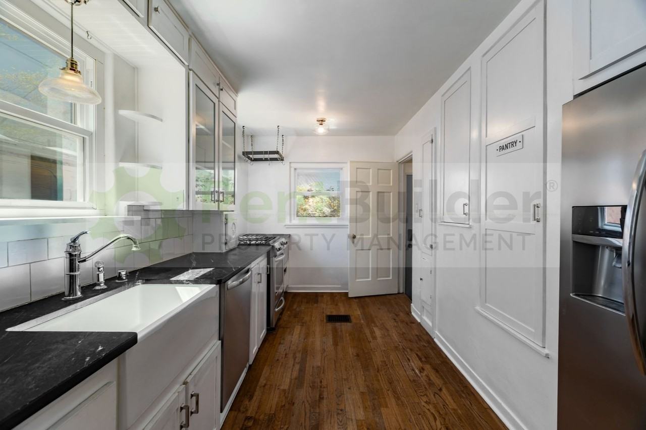 411 Wellesley Dr Se #A - Photo 6 of 28