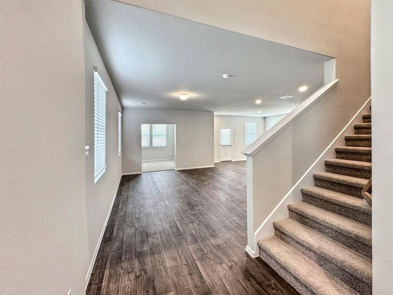 156 Edward R Gaytan St - Photo 7 of 19