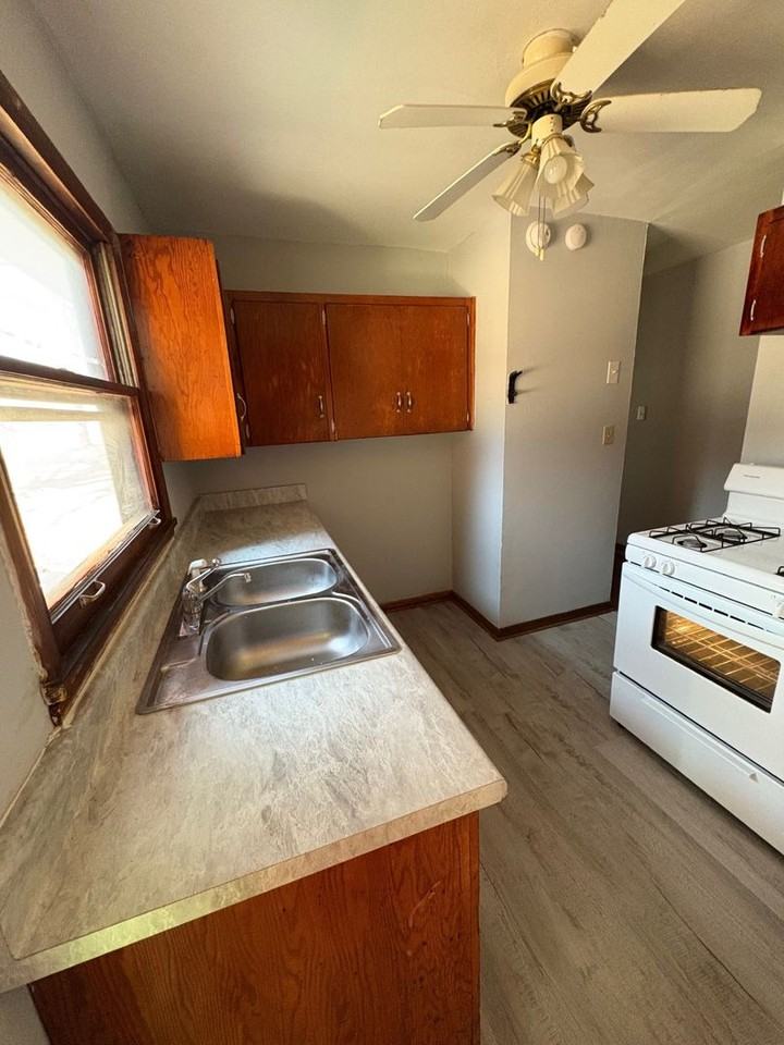 1605 W 21st St - Photo 2 of 15