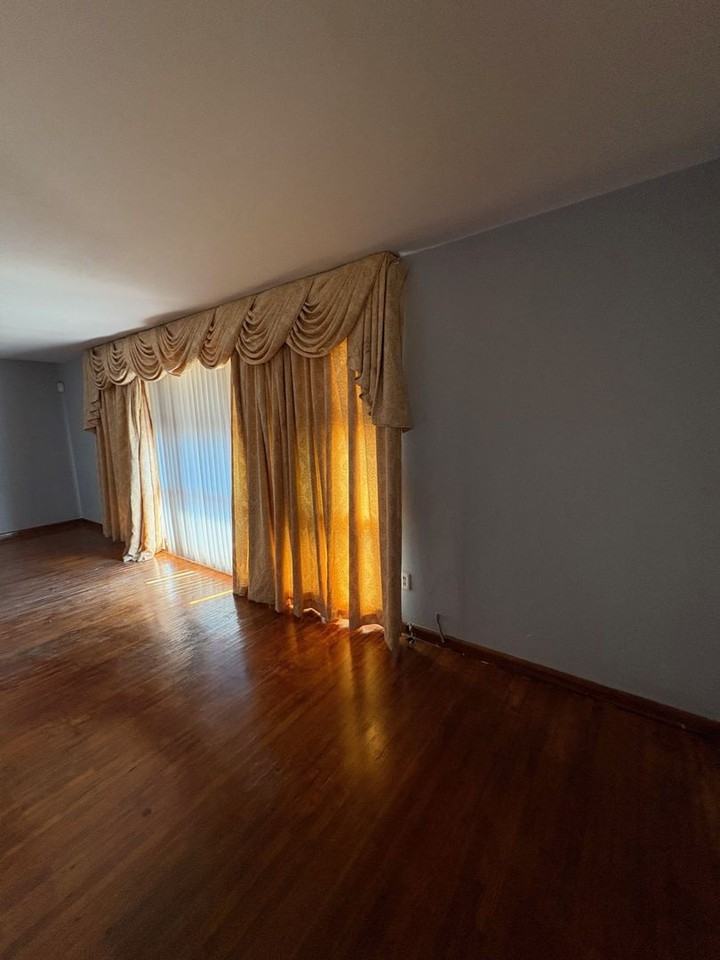 1605 W 21st St - Photo 4 of 15