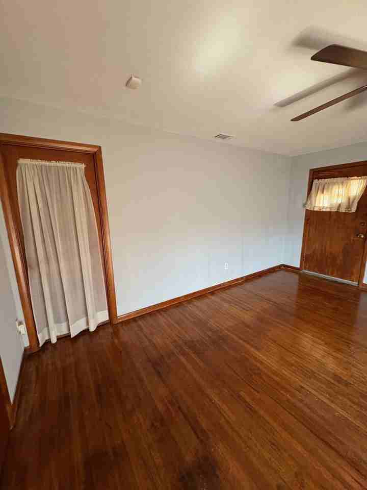 1605 W 21st St - Photo 6 of 15