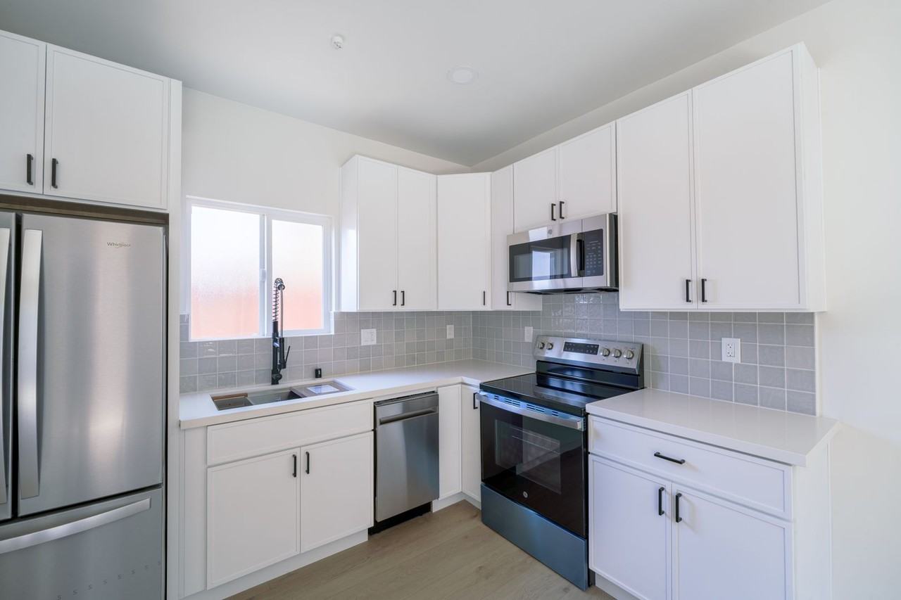 2860 Webster Ave - Photo 2 of 16