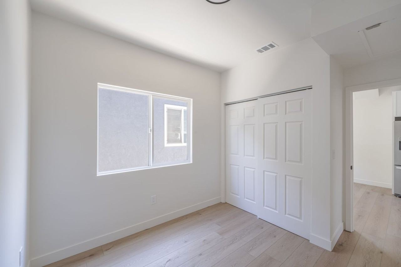 2860 Webster Ave - Photo 5 of 16