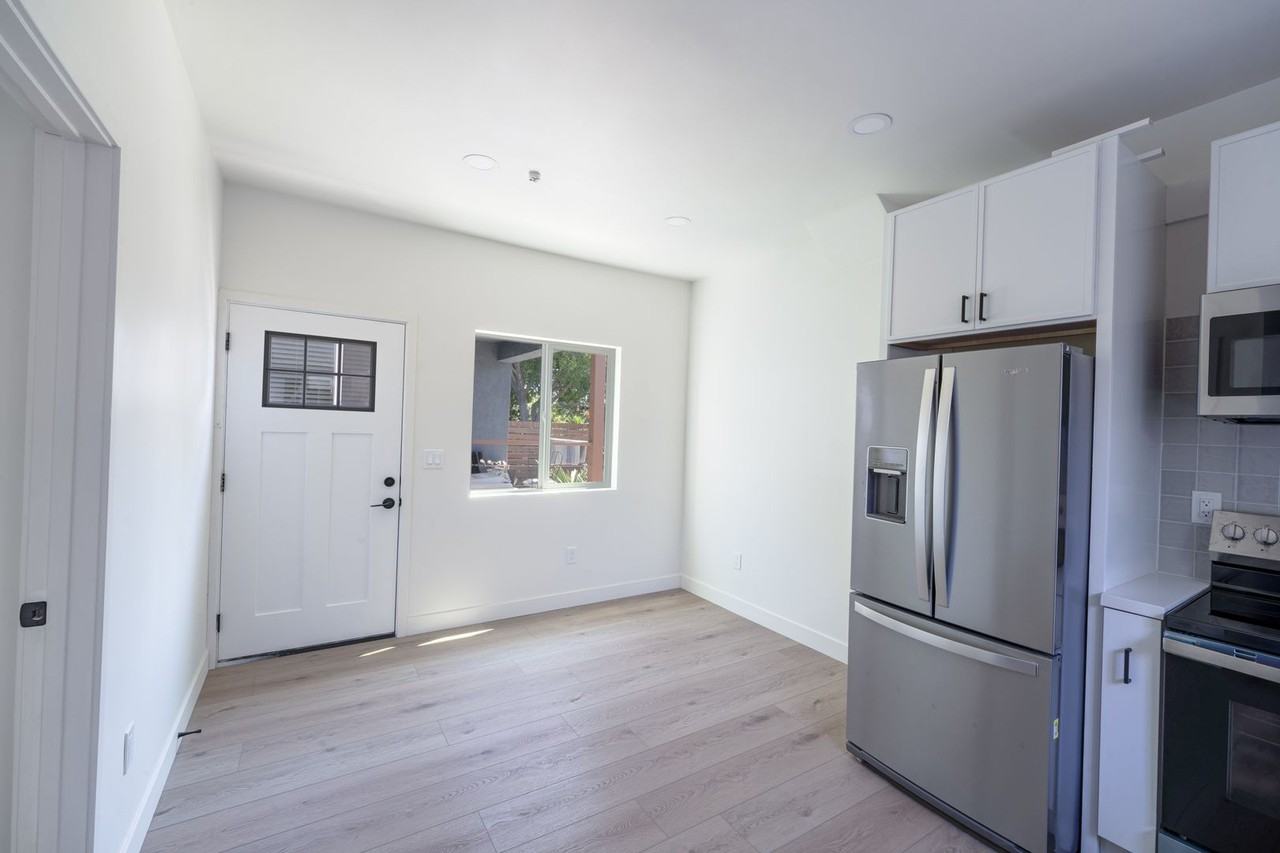 2860 Webster Ave - Photo 7 of 16