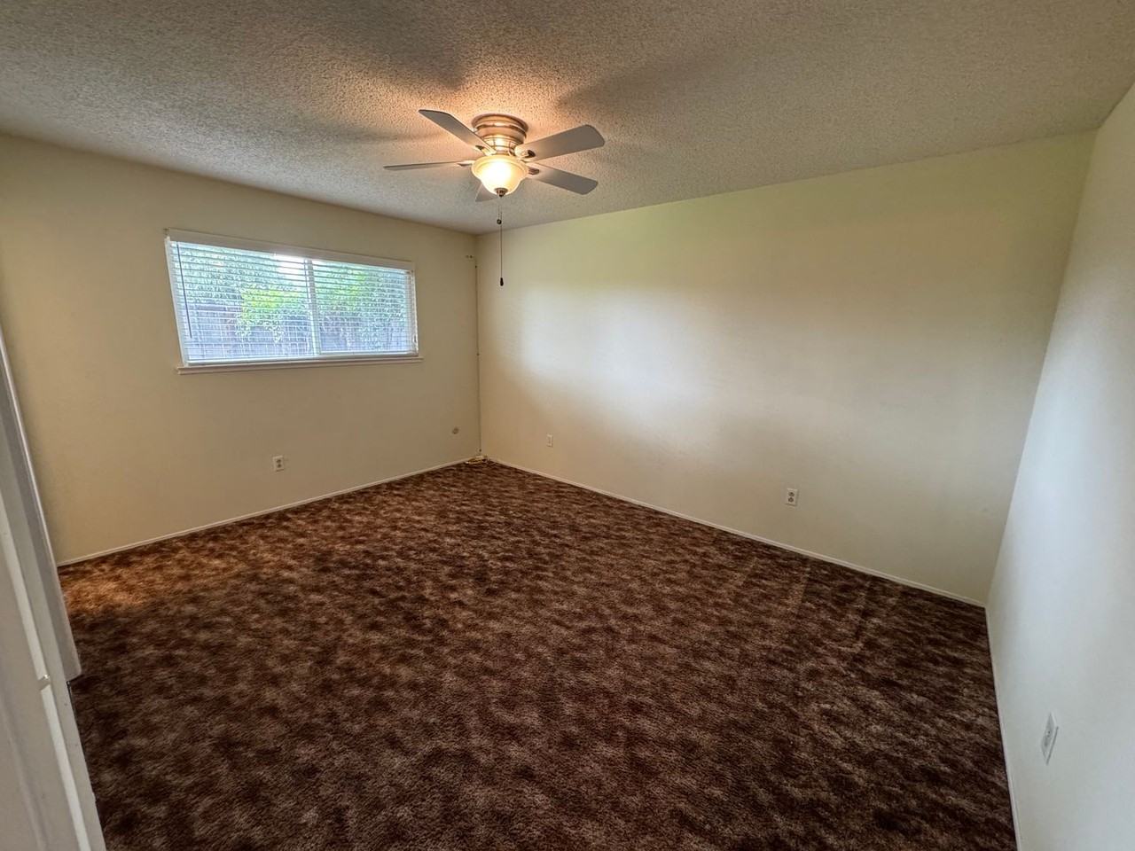 566 Meadow Ln - Photo 5 of 7