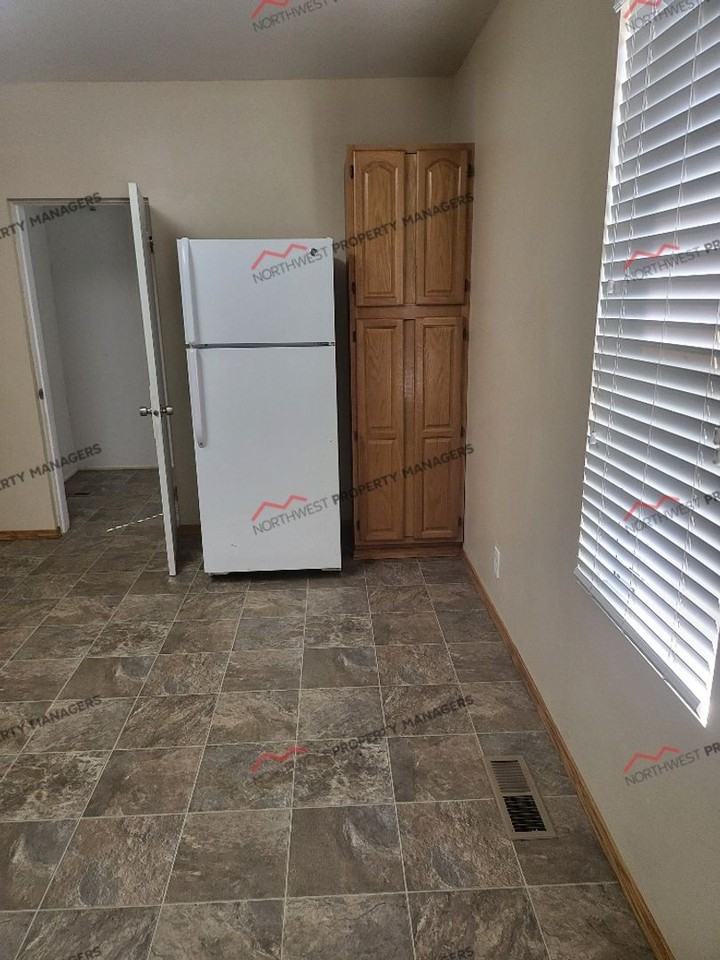 848 Nw Maryland Ave - Photo 7 of 28