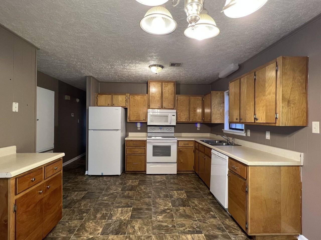 68 Maple Ct - Photo 4 of 18