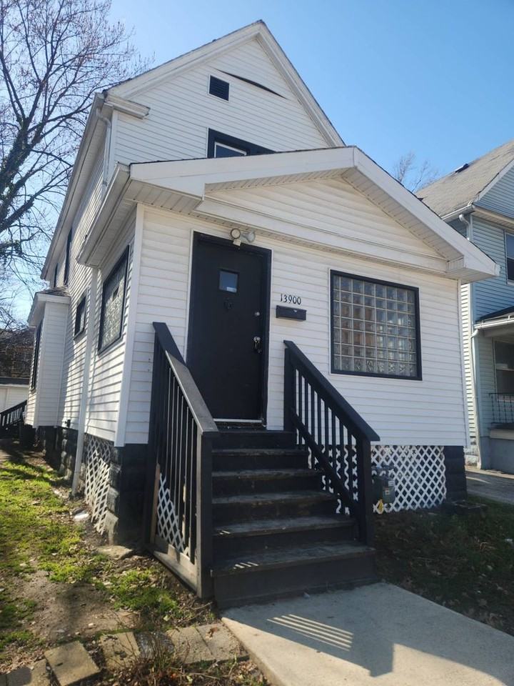 13900 Potomac Ave - Photo 2 of 32