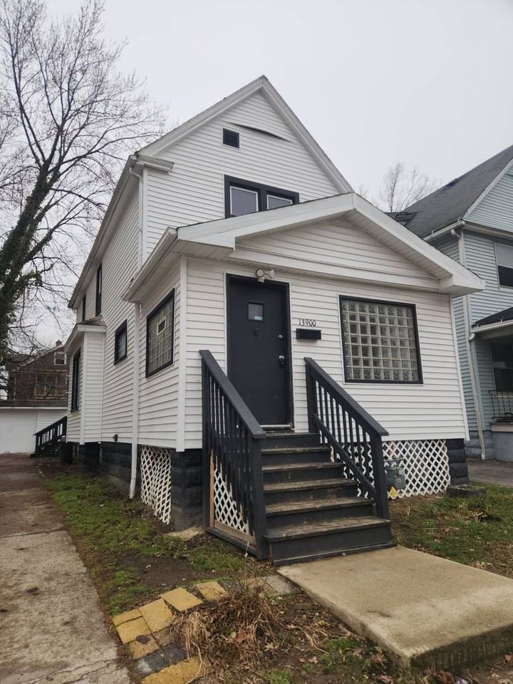 13900 Potomac Ave - Photo 3 of 32