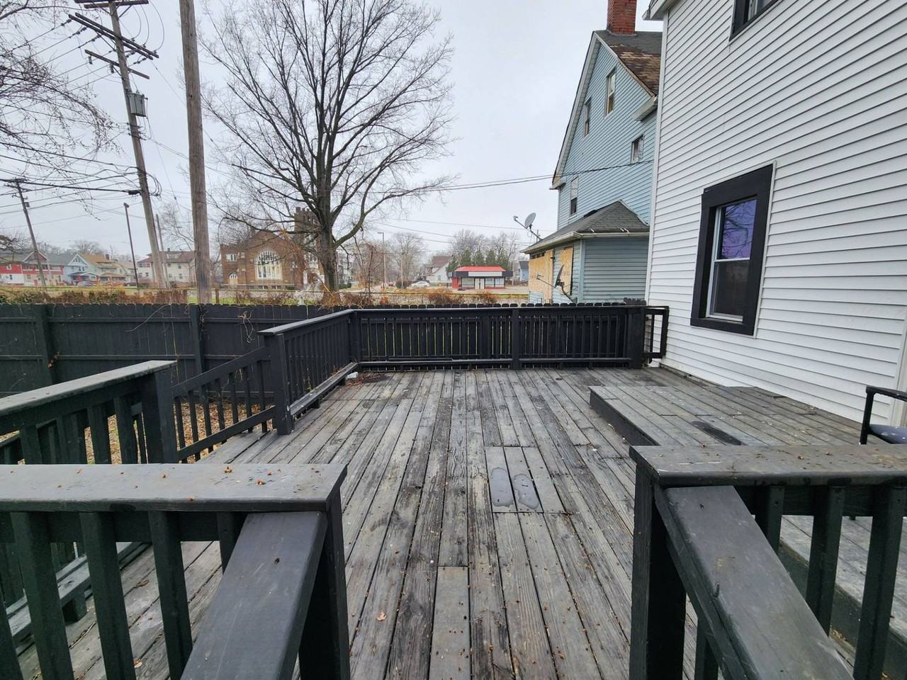 13900 Potomac Ave - Photo 5 of 32