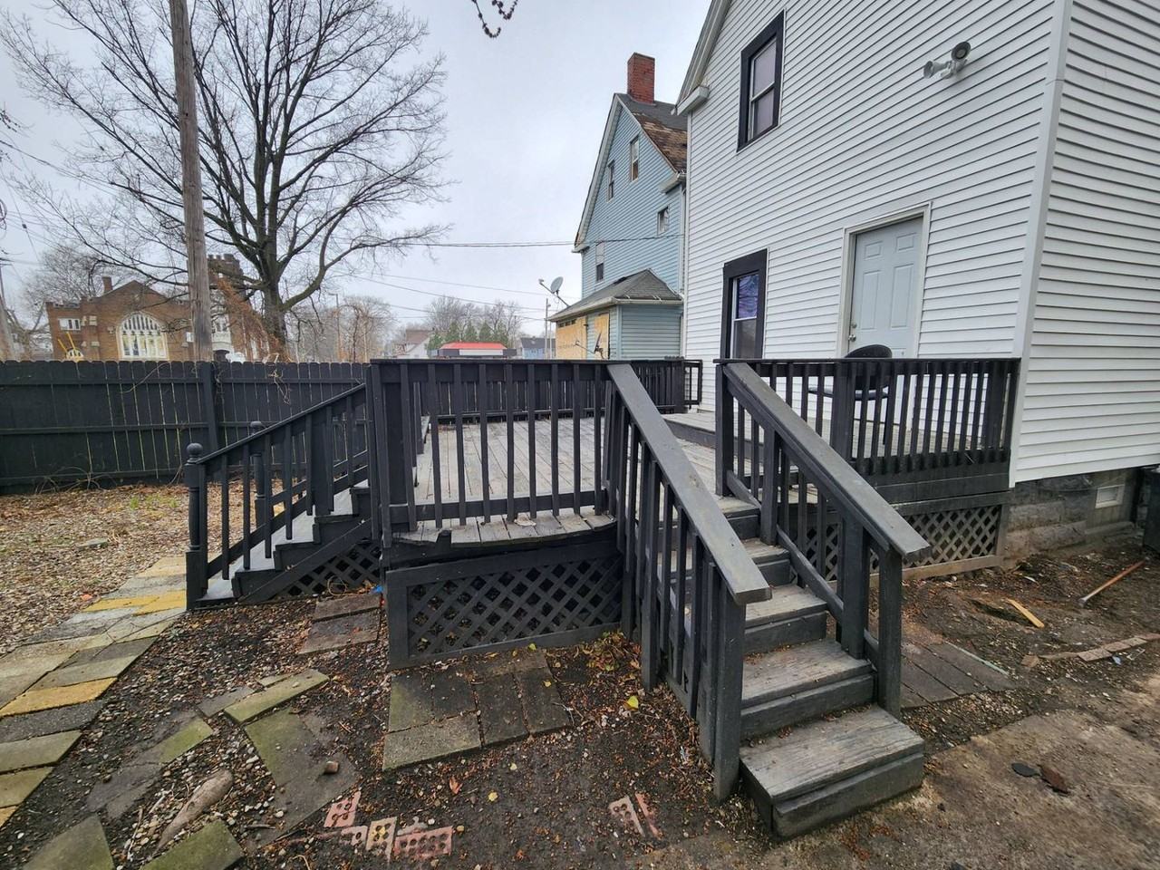 13900 Potomac Ave - Photo 6 of 32