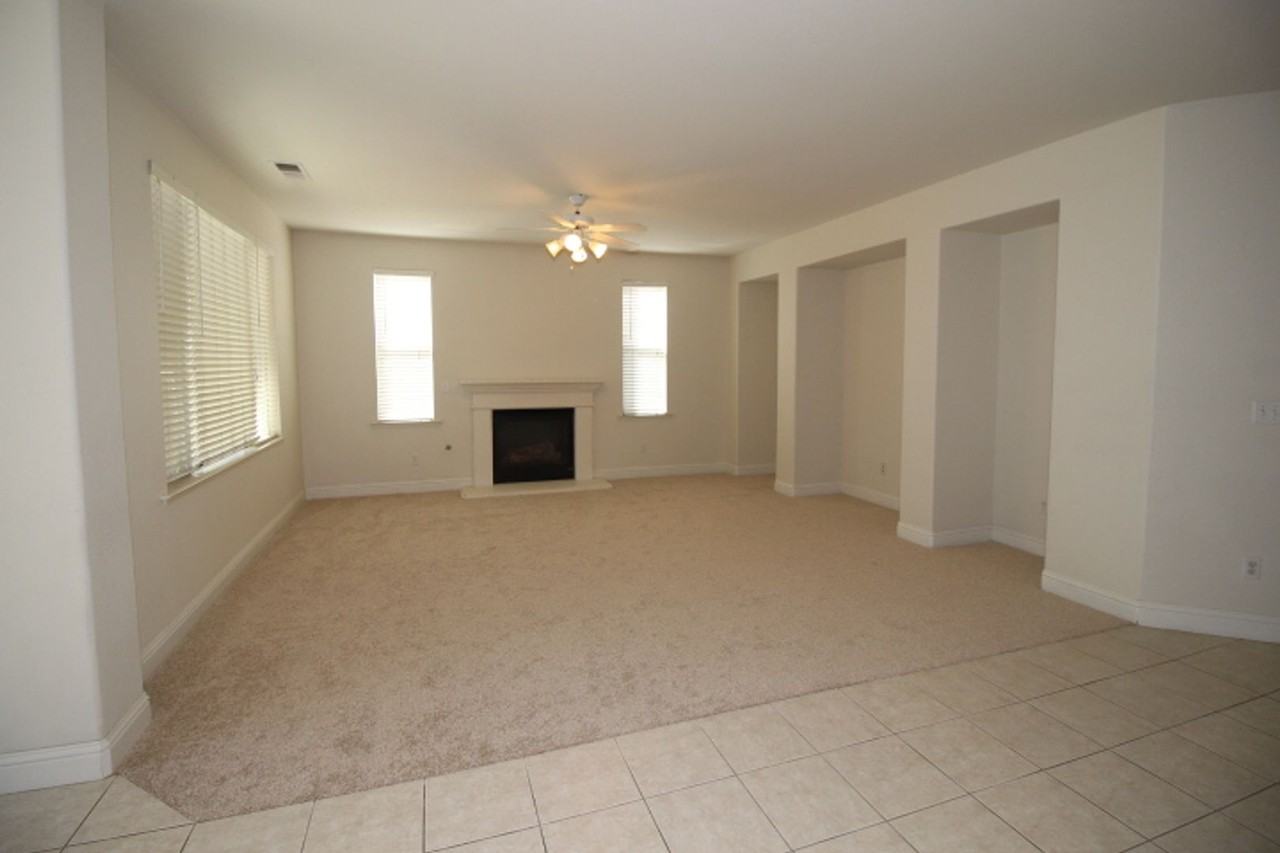 2475 Deauville Cir - Photo 3 of 18