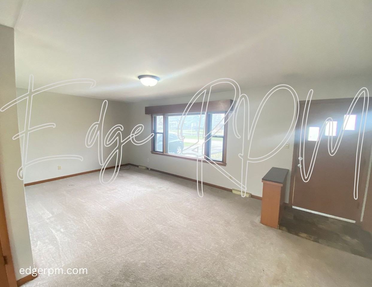 1702 Hammond Ave - Photo 4 of 20