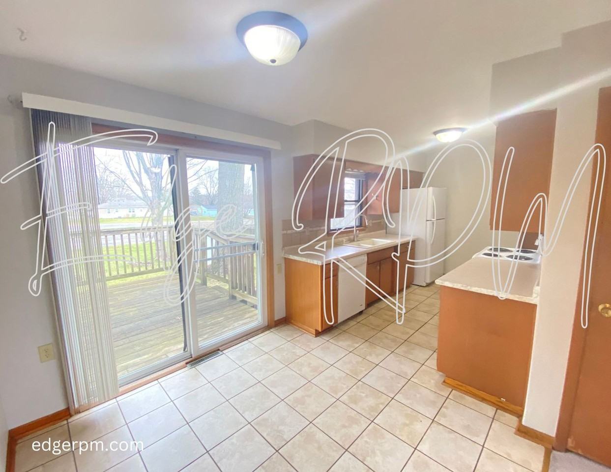 1702 Hammond Ave - Photo 5 of 20