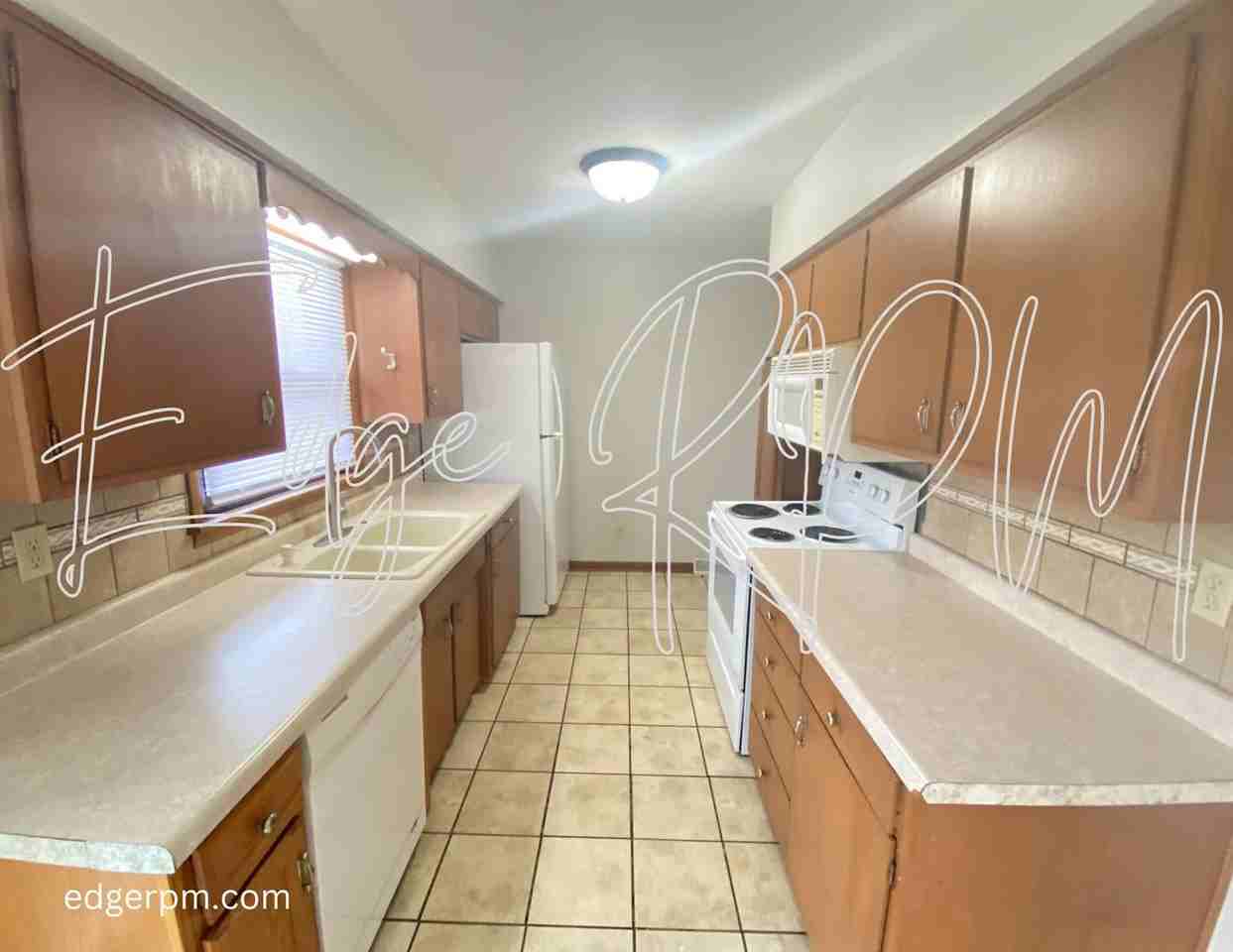 1702 Hammond Ave - Photo 6 of 20