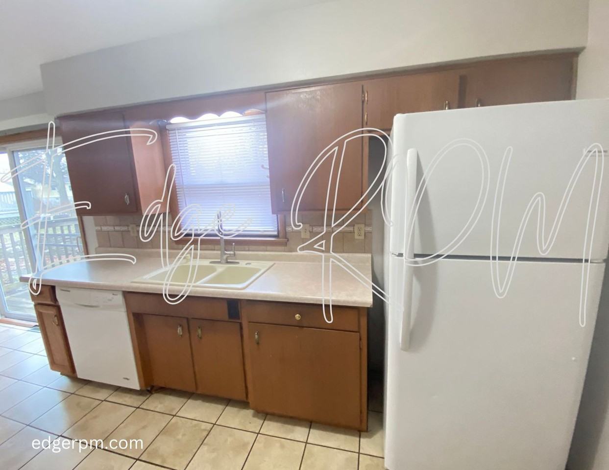 1702 Hammond Ave - Photo 7 of 20