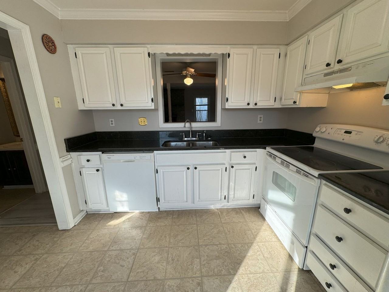 403 Lake Havasu Dr - Photo 7 of 21